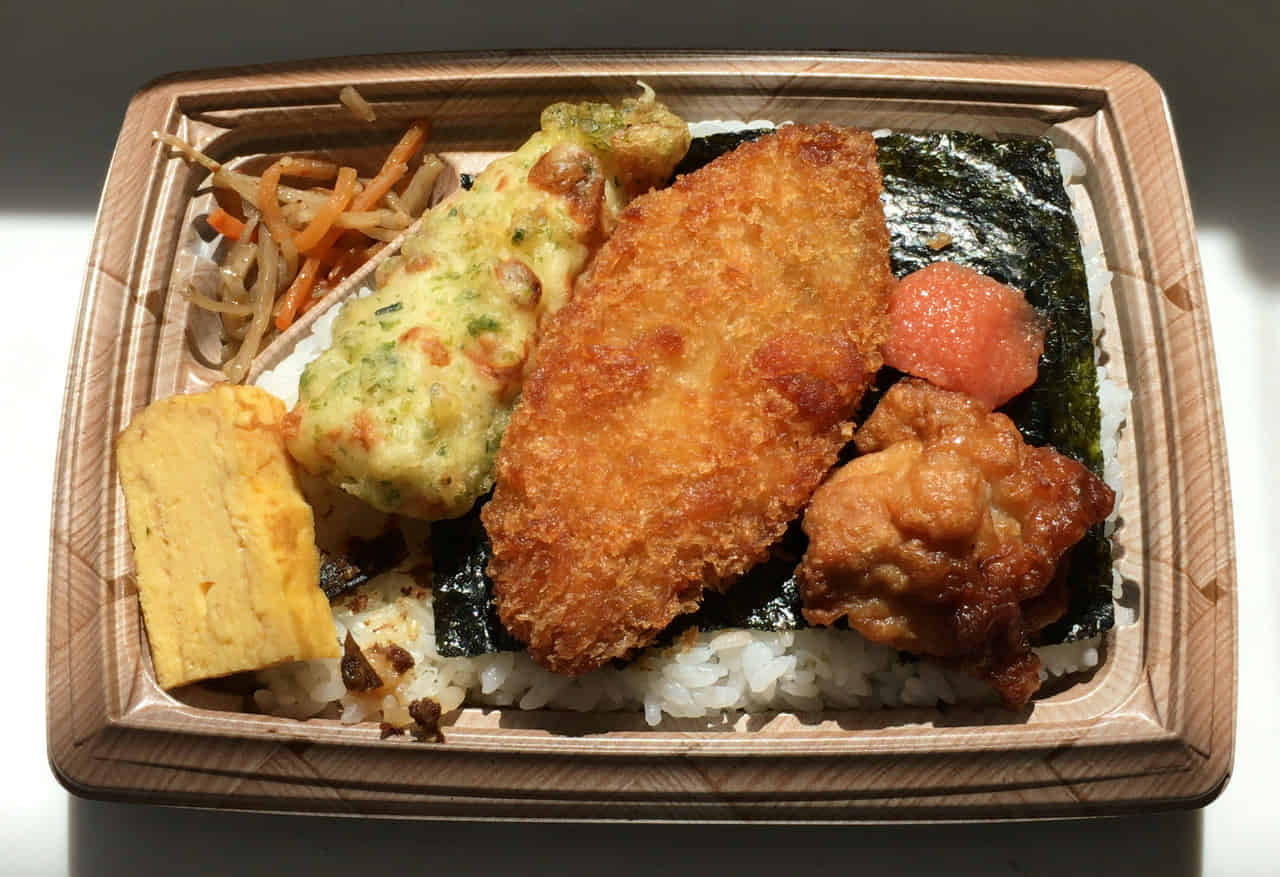 https://commons.wikimedia.org/wiki/File:Nori_bento_with_fried_white_fish_of_Lawson.jpg
